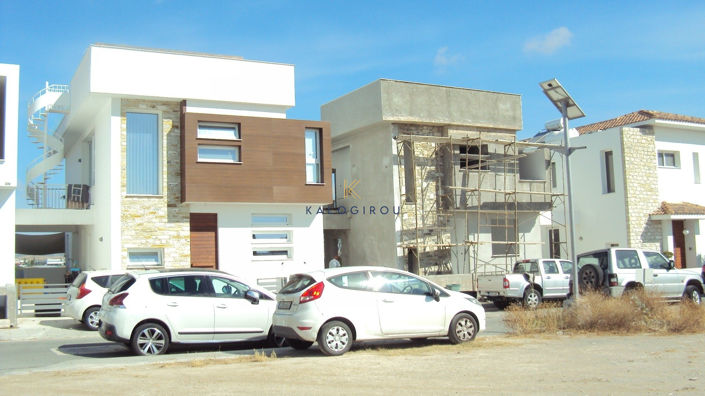 Image No.3-Maison de 4 chambres à vendre à Dromolaxia