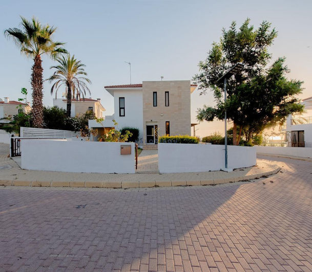 Image No.15-4 Bed House for sale