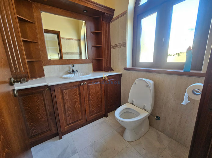 Image No.20-4 Bed House for sale
