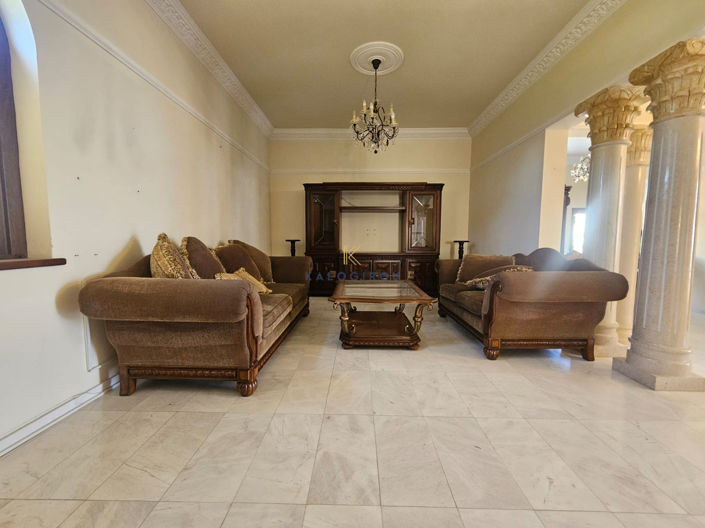 Image No.8-4 Bed House for sale