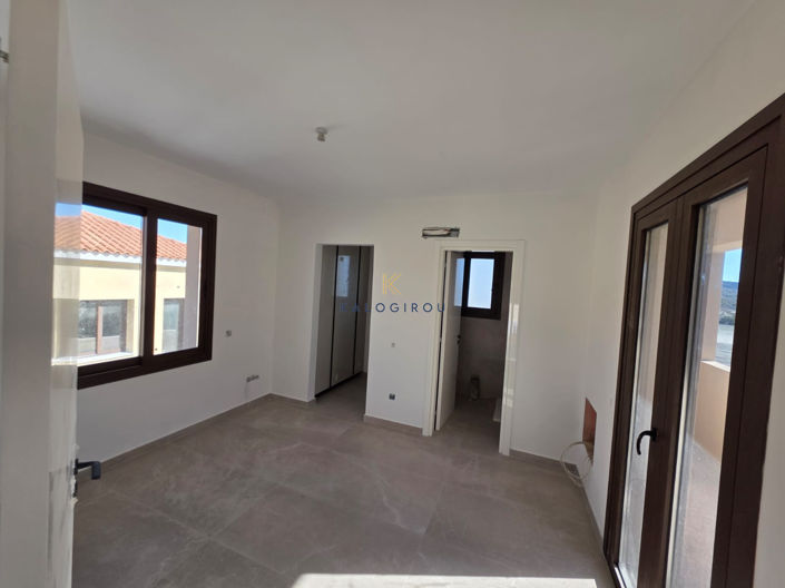 Image No.4-2 Bed House for sale