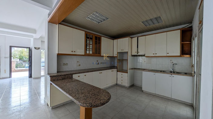 Image No.7-5 Bed Property for sale