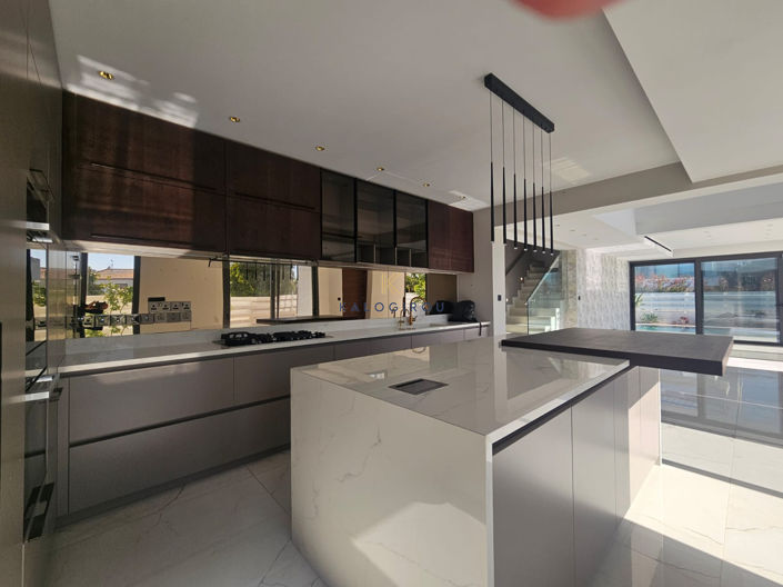 Image No.5-5 Bed House for sale