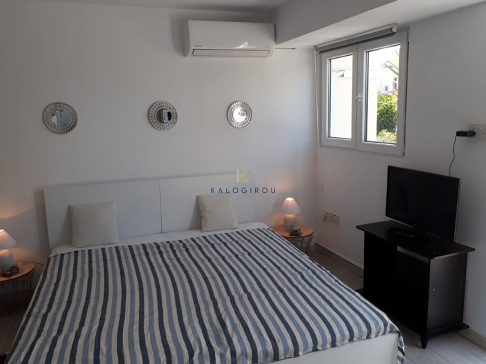 Image No.8-5 Bed House for sale