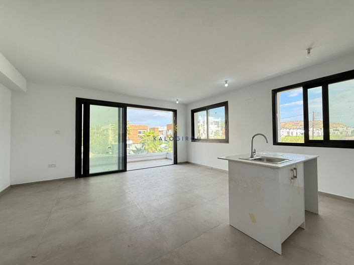 Image No.2-Appartement de 2 chambres à vendre à Oroklini
