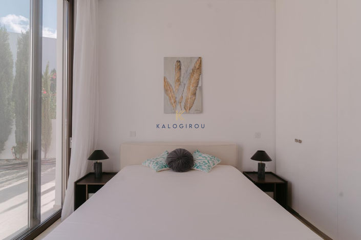 Image No.15-4 Bed House for sale