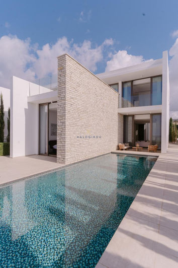 Image No.2-4 Bed House for sale