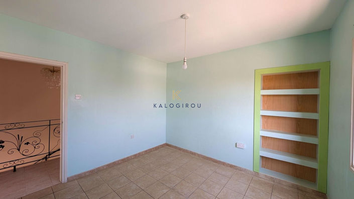 Image No.11-3 Bed House for sale