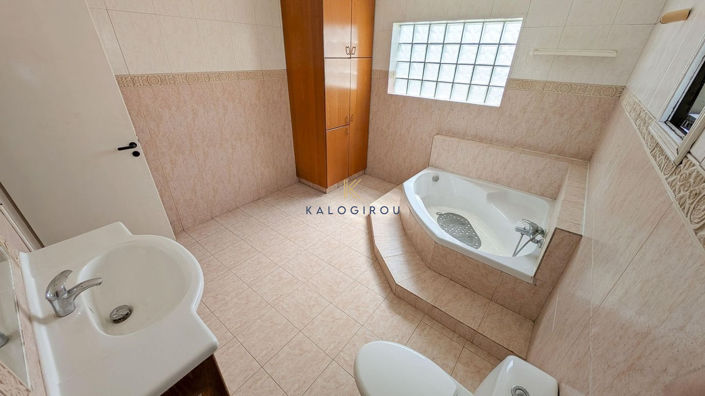 Image No.18-3 Bed House for sale
