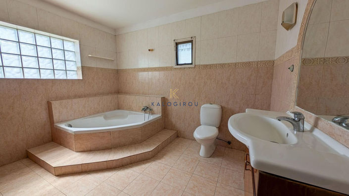 Image No.19-3 Bed House for sale