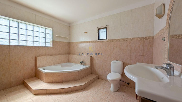 Image No.20-3 Bed House for sale