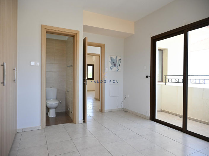 Image No.15-5 Bed House for sale