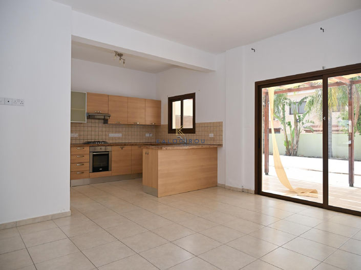 Image No.8-5 Bed House for sale