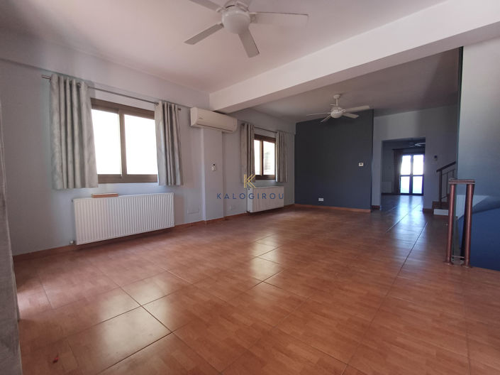 Image No.2-4 Bed House for sale
