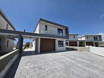 Image No.2-4 Bed House for sale
