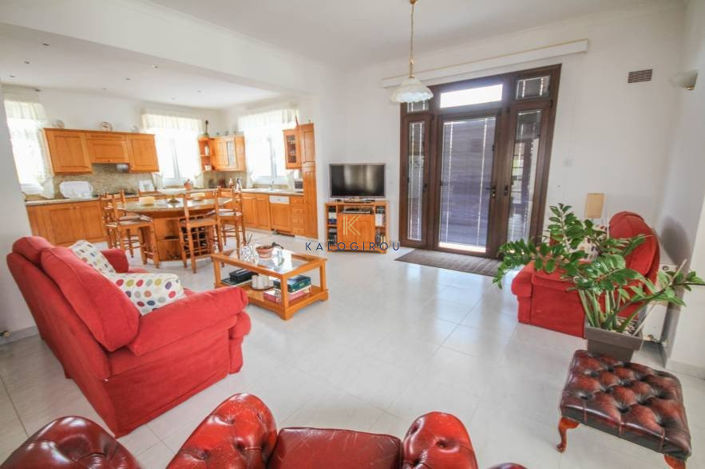 Image No.15-7 Bed House for sale