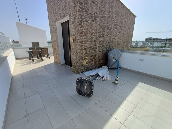 Image No.19-3 Bed House for sale