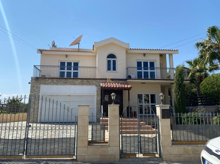 Image No.2-4 Bed House for sale
