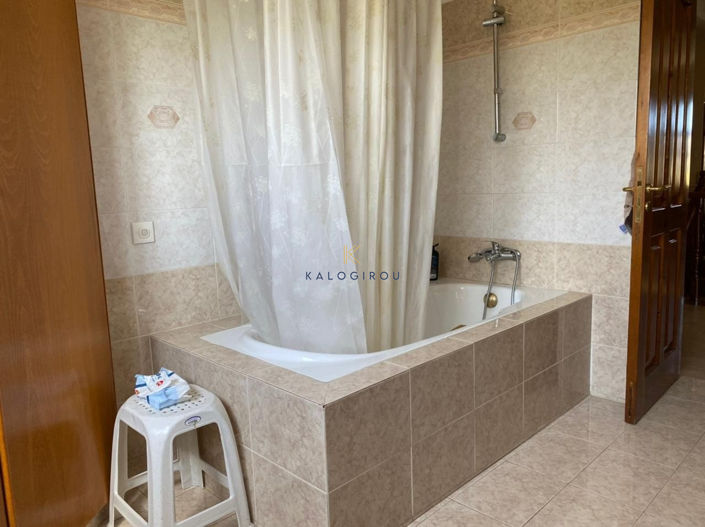 Image No.22-4 Bed House for sale