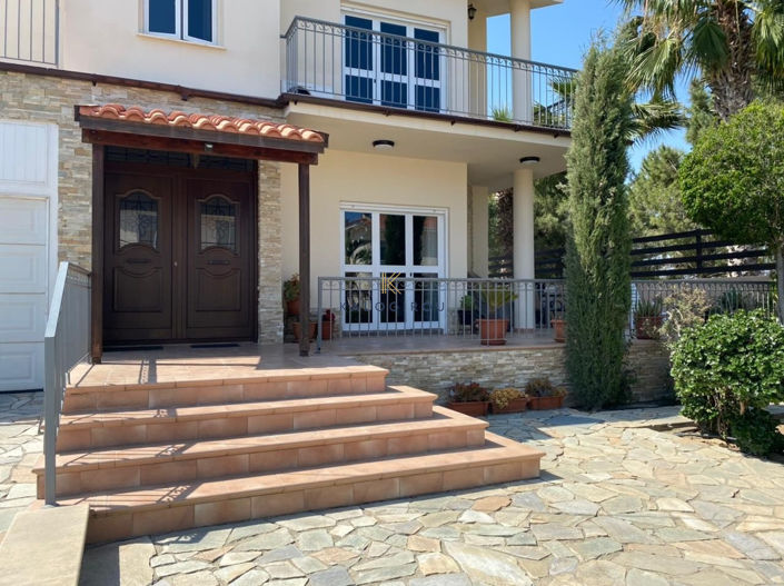 Image No.3-4 Bed House for sale