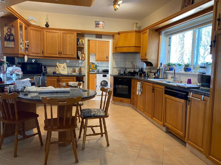 Image No.8-4 Bed House for sale