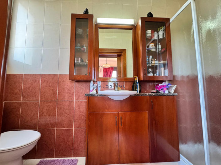 Image No.15-5 Bed House for sale