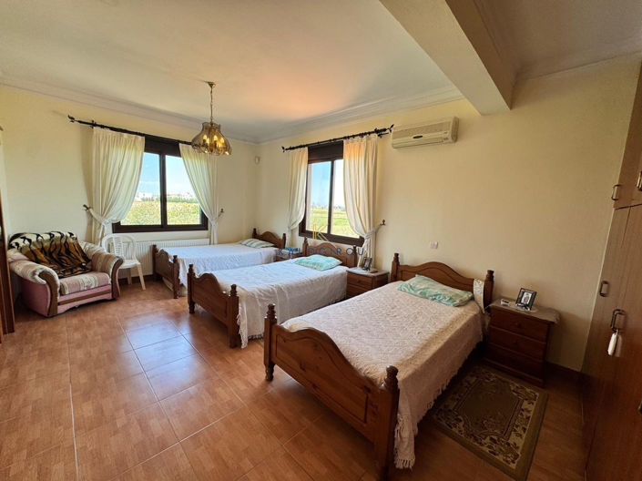 Image No.16-5 Bed House for sale