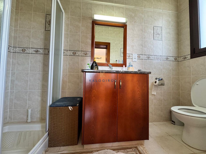 Image No.17-5 Bed House for sale