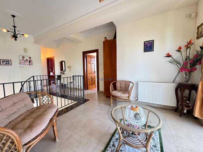 Image No.18-5 Bed House for sale