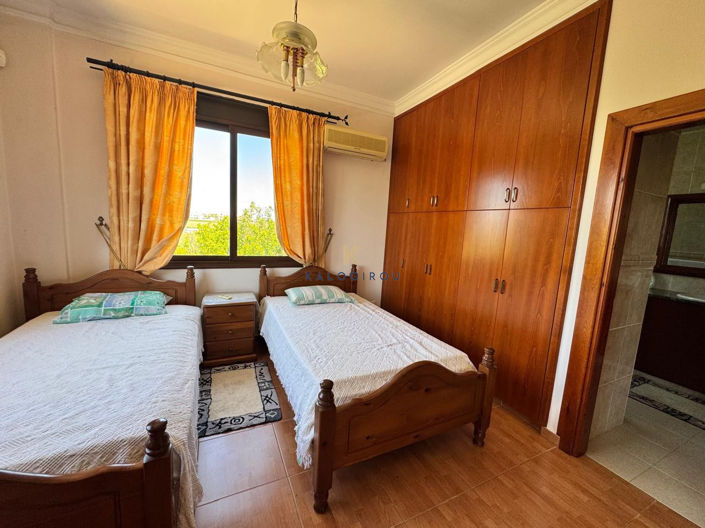 Image No.20-5 Bed House for sale
