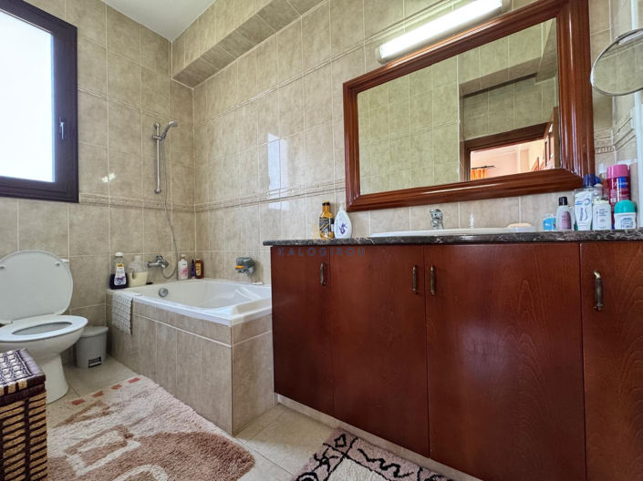 Image No.21-5 Bed House for sale