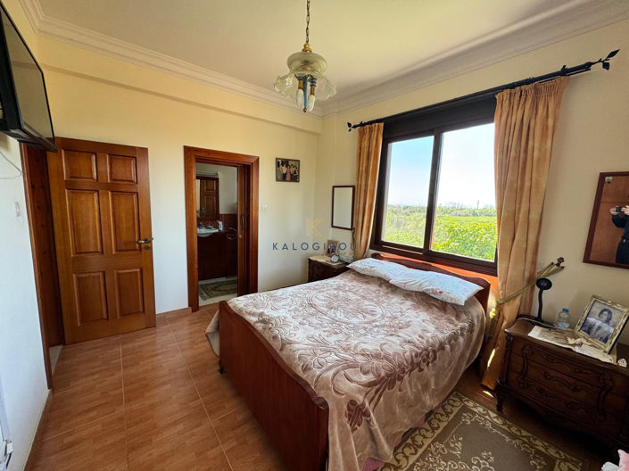 Image No.22-5 Bed House for sale