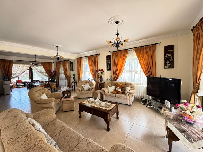 Image No.5-5 Bed House for sale