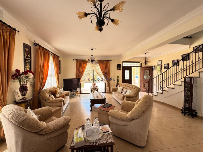 Image No.6-5 Bed House for sale