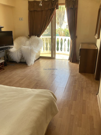 Image No.11-2 Bed House for sale