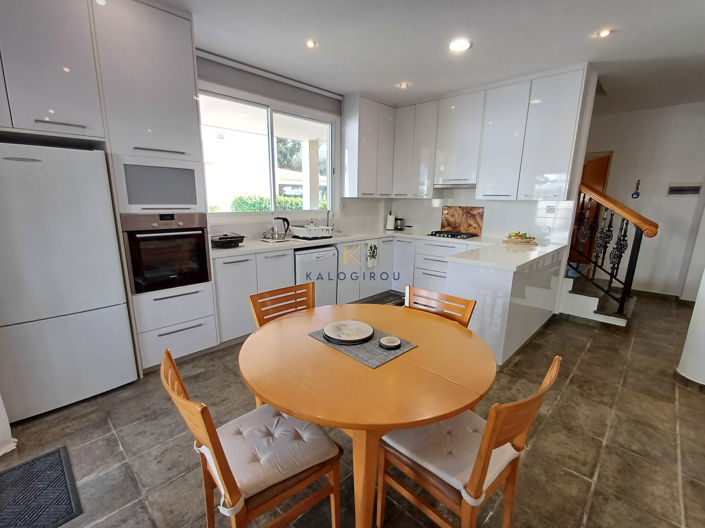 Image No.10-3 Bed House for sale