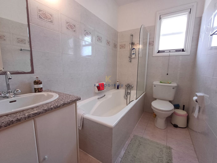 Image No.24-3 Bed House for sale