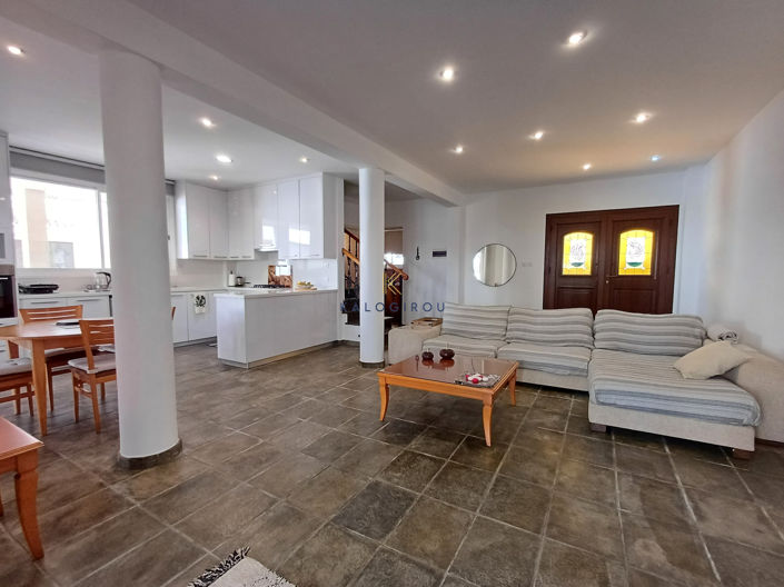 Image No.8-3 Bed House for sale