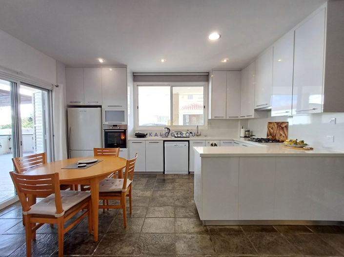 Image No.9-3 Bed House for sale