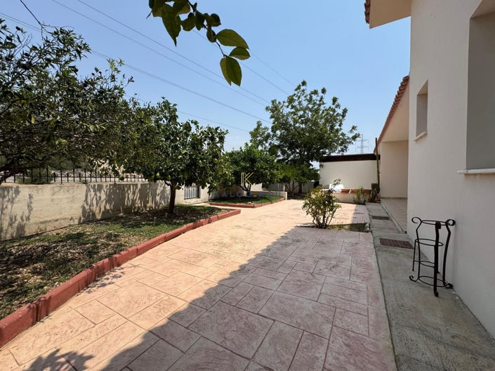 Image No.17-3 Bed House for sale