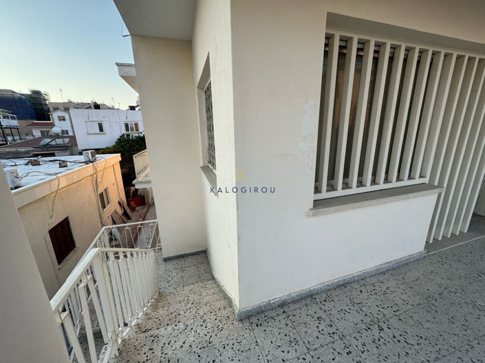 Image No.8-2 Bed House for sale