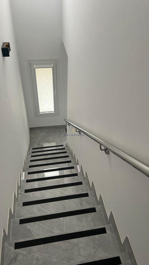 Image No.8-2 Bed House for sale