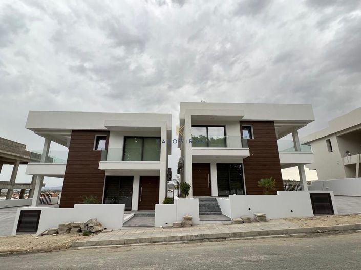 Image No.13-3 Bed House for sale