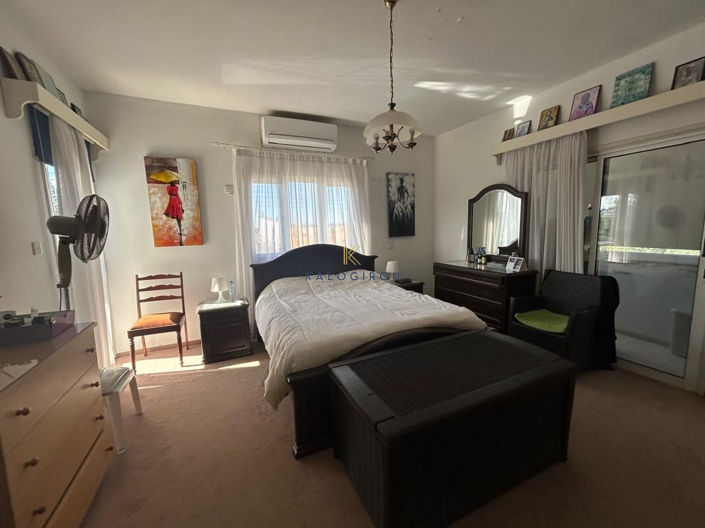 Image No.18-4 Bed House for sale