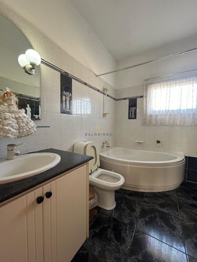Image No.23-4 Bed House for sale