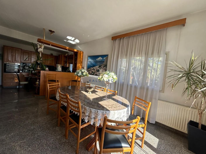 Image No.9-4 Bed House for sale