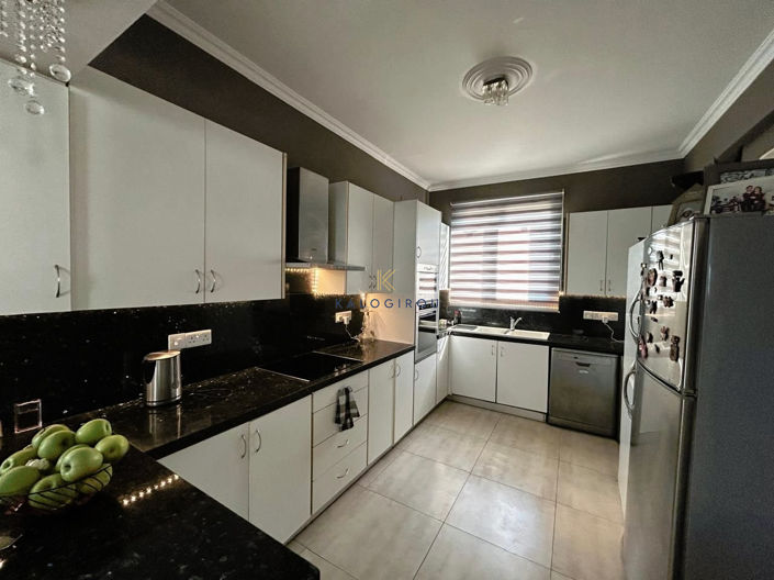 Image No.10-4 Bed House for sale