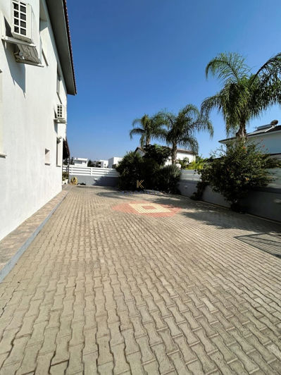 Image No.18-4 Bed House for sale