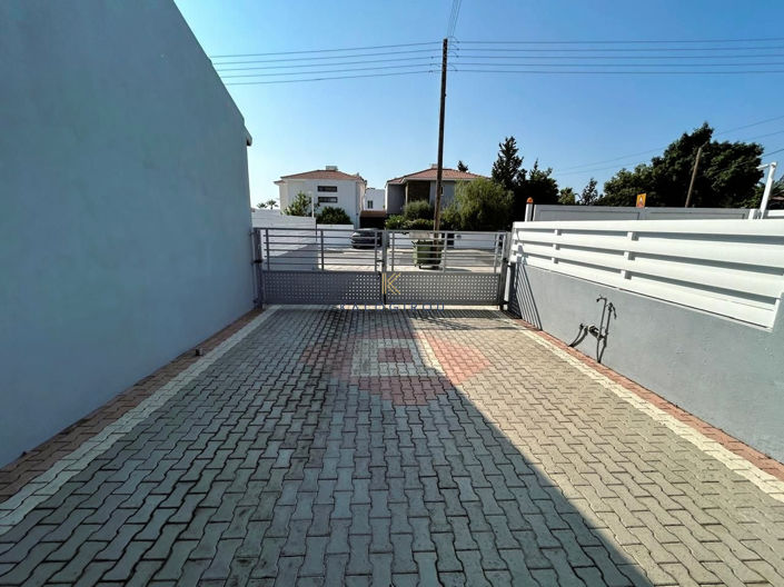 Image No.21-4 Bed House for sale