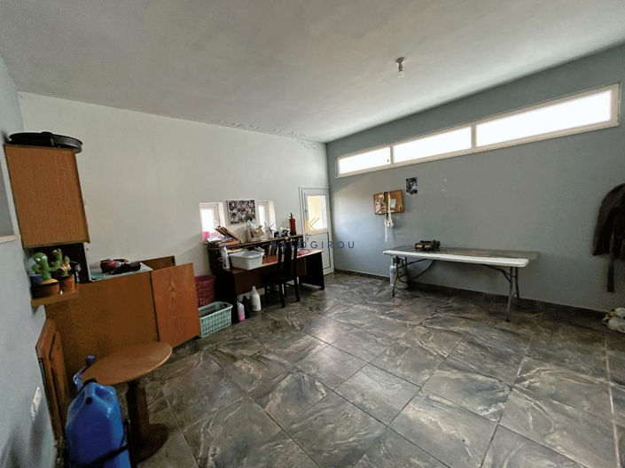 Image No.8-5 Bed House for sale